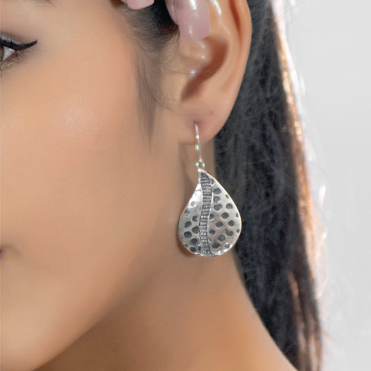 ARETES GOTA MARTILLADO CON TELAR EN PLATA