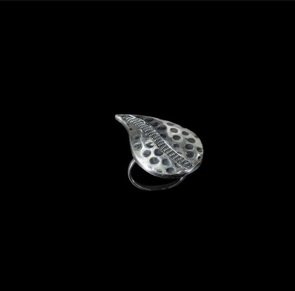 ANILLO GOTA MARTILLADO CON TELAR EN PLATA